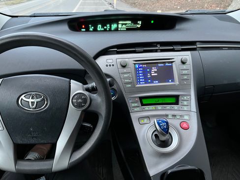 Used 2013 Toyota Prius Two FWD image 12