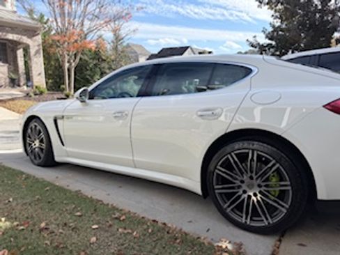 Used 2016 Porsche Panamera S image 2