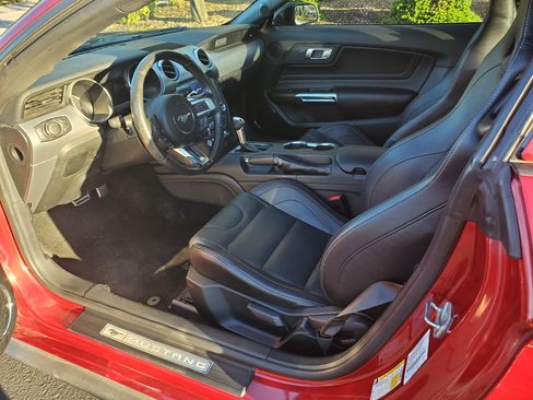 Used 2019 Ford Mustang Premium image 11