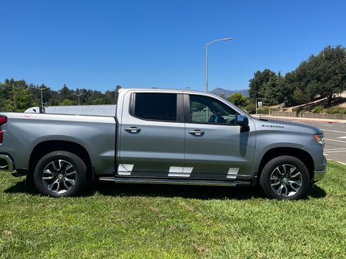 Used 2024 Chevrolet Silverado 1500 LT w/ Leather Package AWD/4WD image 8