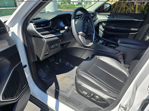 Used 2023 Jeep Grand Cherokee 4WD 4xe image 10