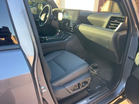 Used 2025 Lexus GX 550 image 6
