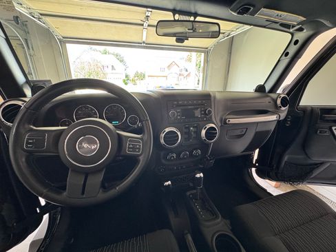Used 2011 Jeep Wrangler Unlimited Sahara w/ Dual Top Group AWD/4WD image 13