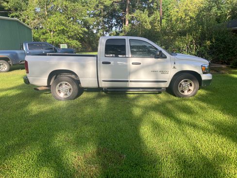 Used 2006 Dodge Ram 2500 Truck SLT RWD image 1