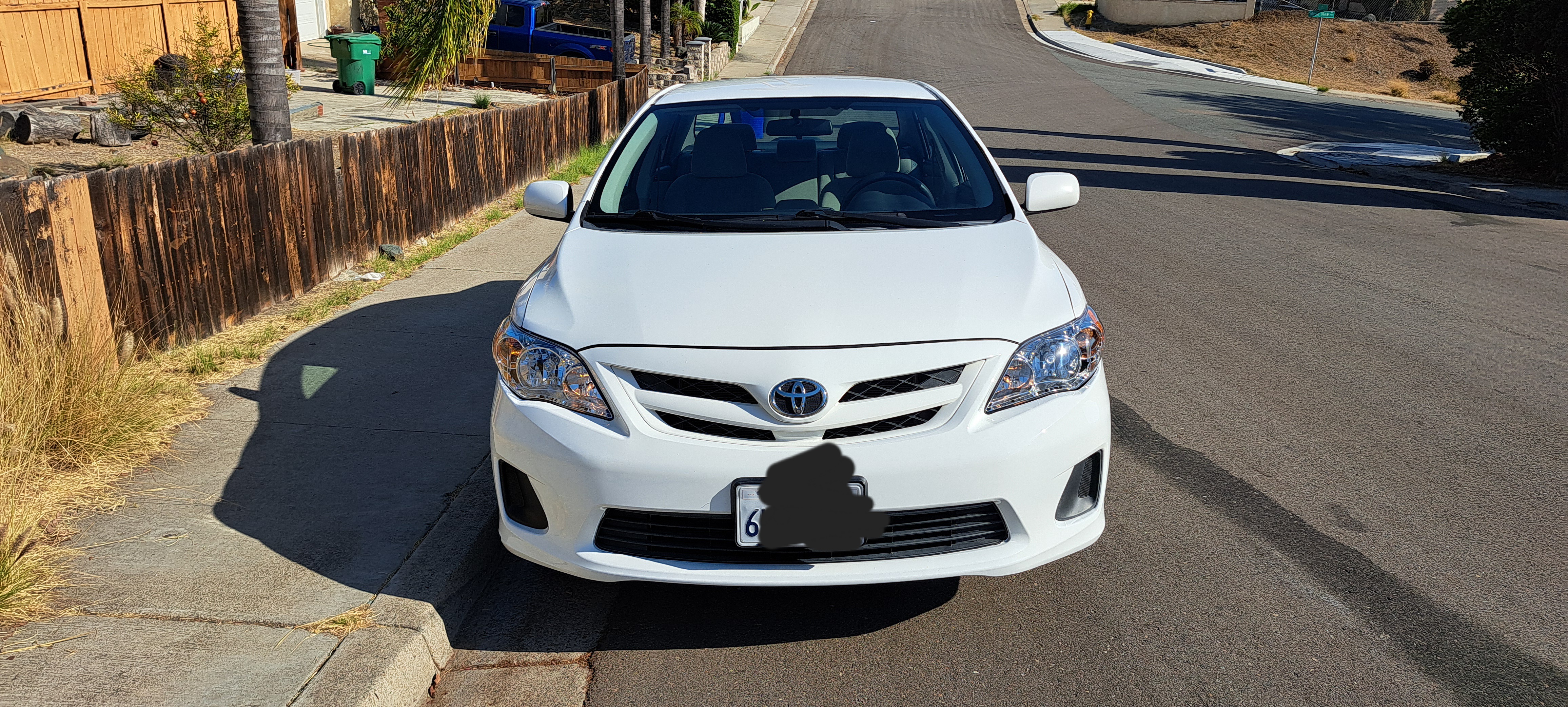 Used 2012 Toyota Corolla LE FWD image 2