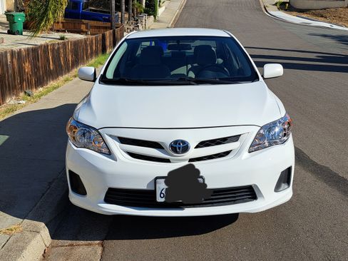 Used 2012 Toyota Corolla LE image 2