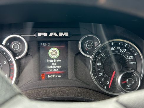 Used 2024 RAM 5500 Tradesman w/ Chrome Appearance Group image 10