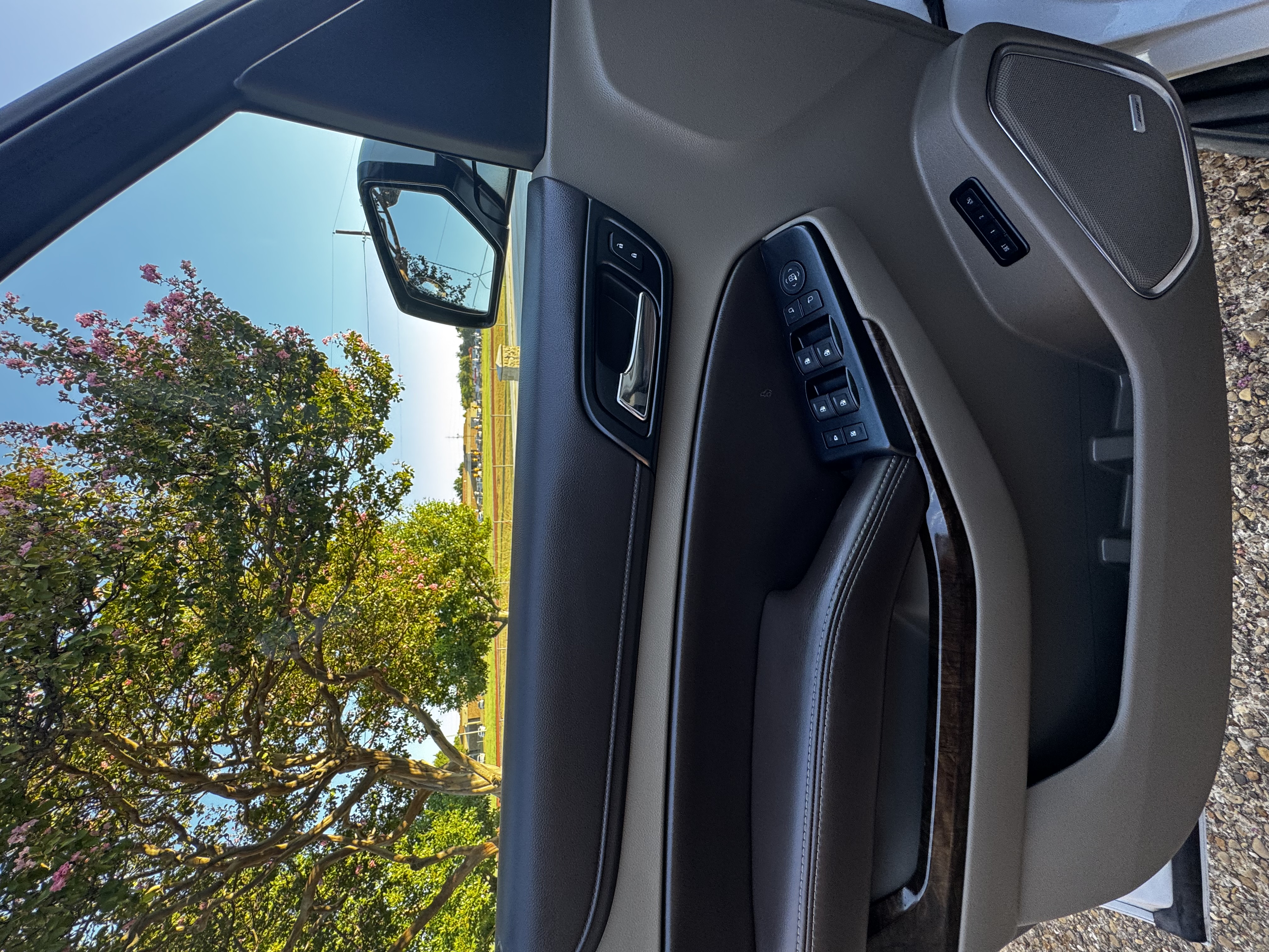 Used 2015 Chevrolet Tahoe LT RWD image 18