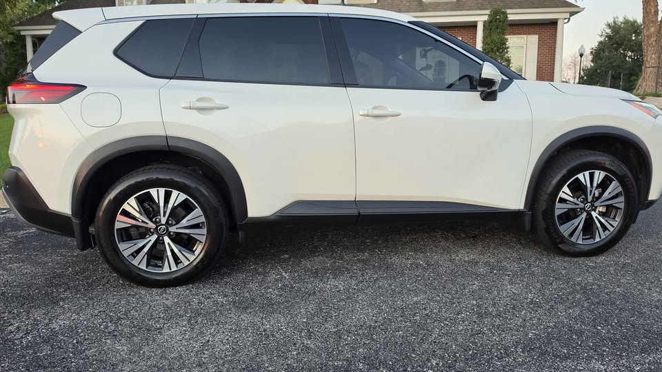 Used 2021 Nissan Rogue S AWD/4WD image 2