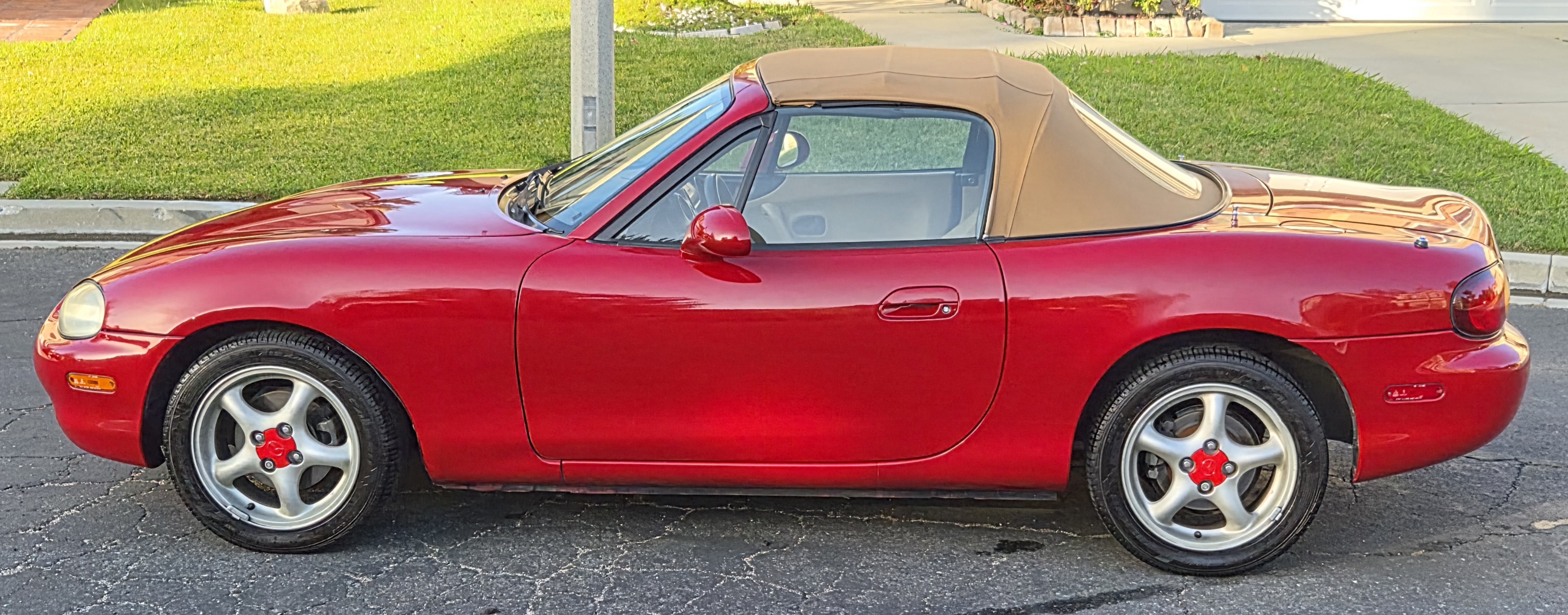 Used 1999 MAZDA MX-5 Miata RWD image 6
