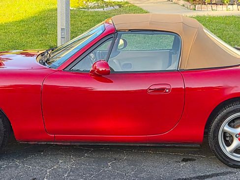 Used 1999 MAZDA MX-5 Miata image 6