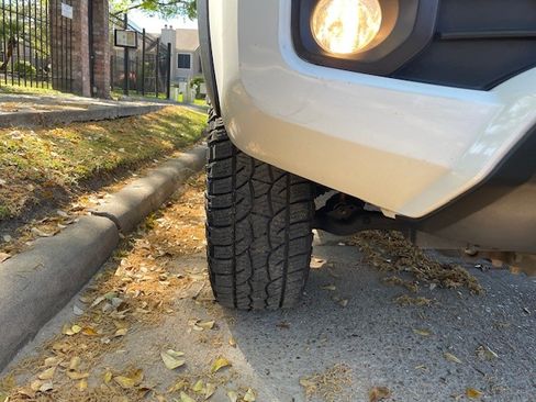 Used 2021 Toyota Tacoma TRD Off-Road w/ Technology Package image 11