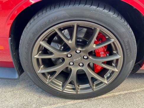Used 2015 Dodge Challenger SRT Hellcat RWD image 15