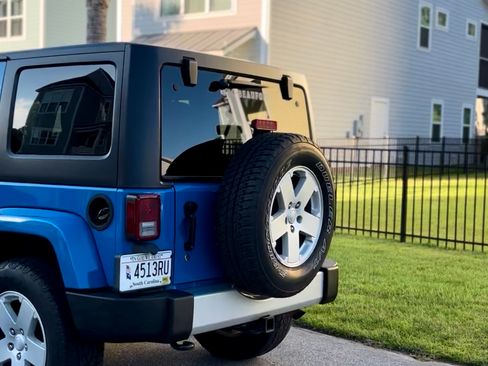 Used 2011 Jeep Wrangler Unlimited Sahara w/ Connectivity Group image 8