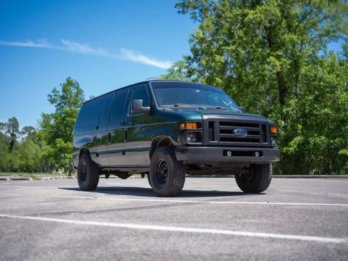 Used 2009 Ford E-150 and Econoline 150 Wagon RWD image 1