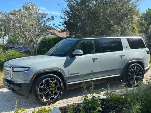 Used 2023 Rivian R1S Adventure image 2