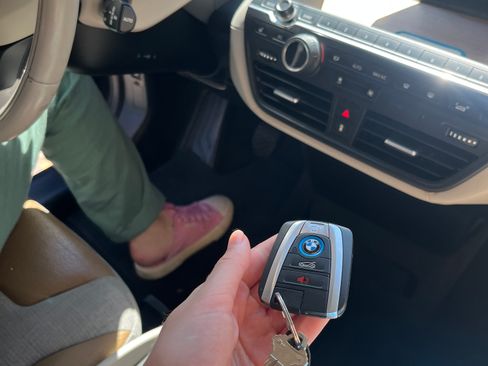 Used 2015 BMW i3 Hatchback 4D image 9