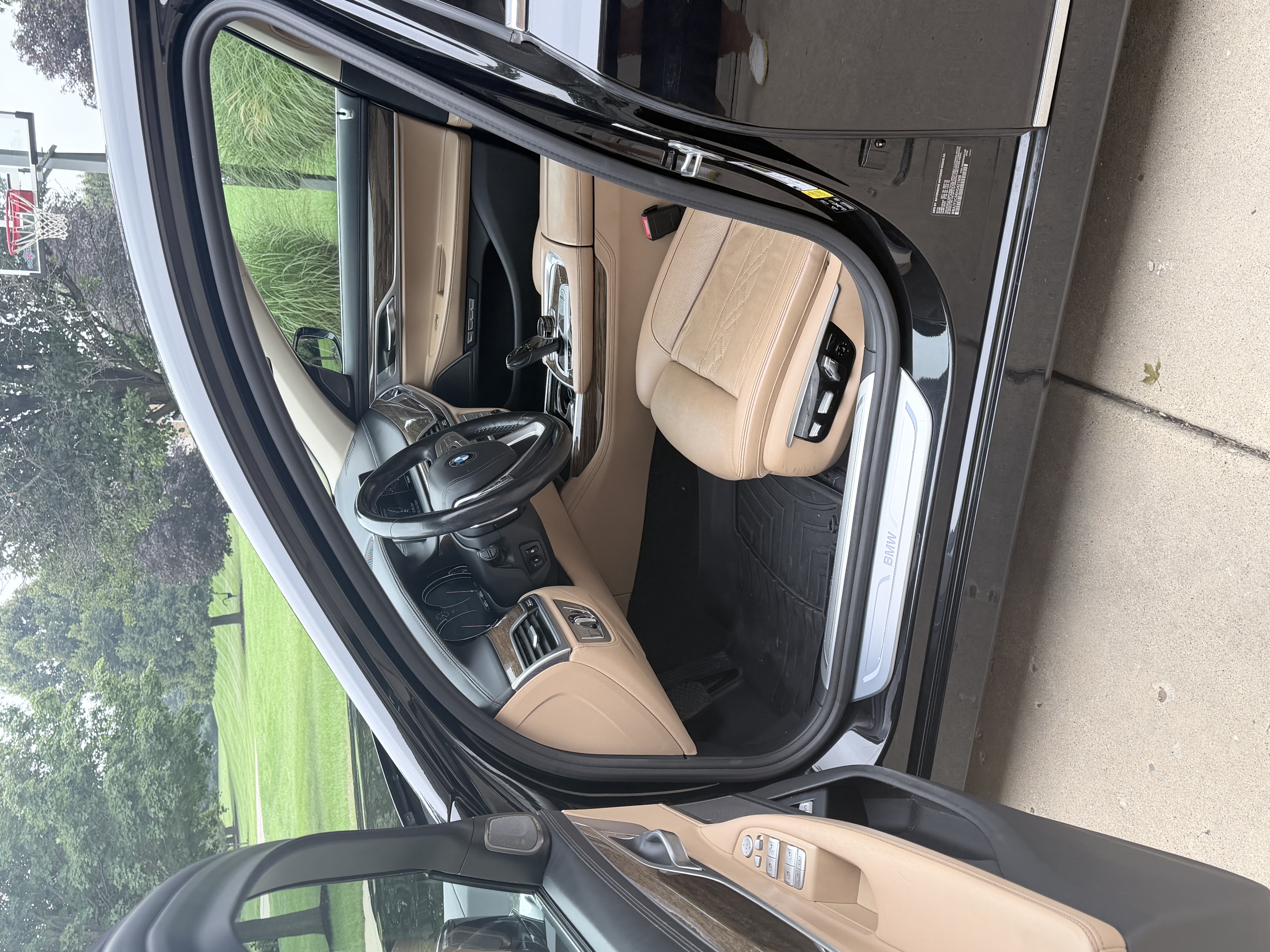 Used 2017 BMW 750i xDrive AWD/4WD image 4
