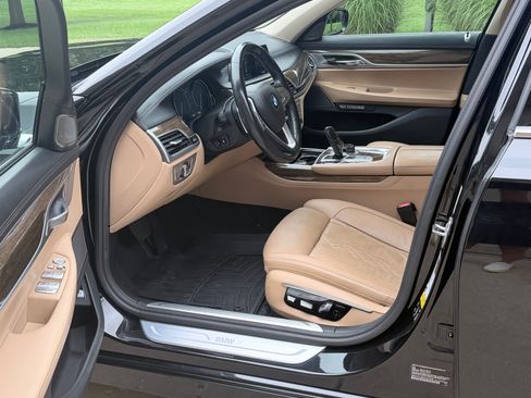Used 2017 BMW 750i xDrive AWD/4WD image 4