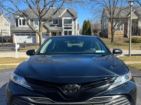 Used 2020 Toyota Camry XLE image 2