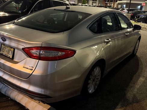 Used 2015 Ford Fusion SE w/ Equipment Group 502A FWD image 1