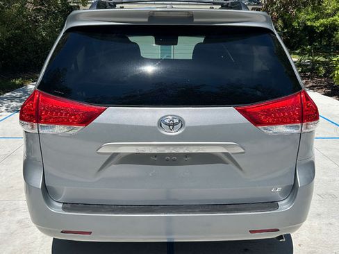 Used 2011 Toyota Sienna LE image 6