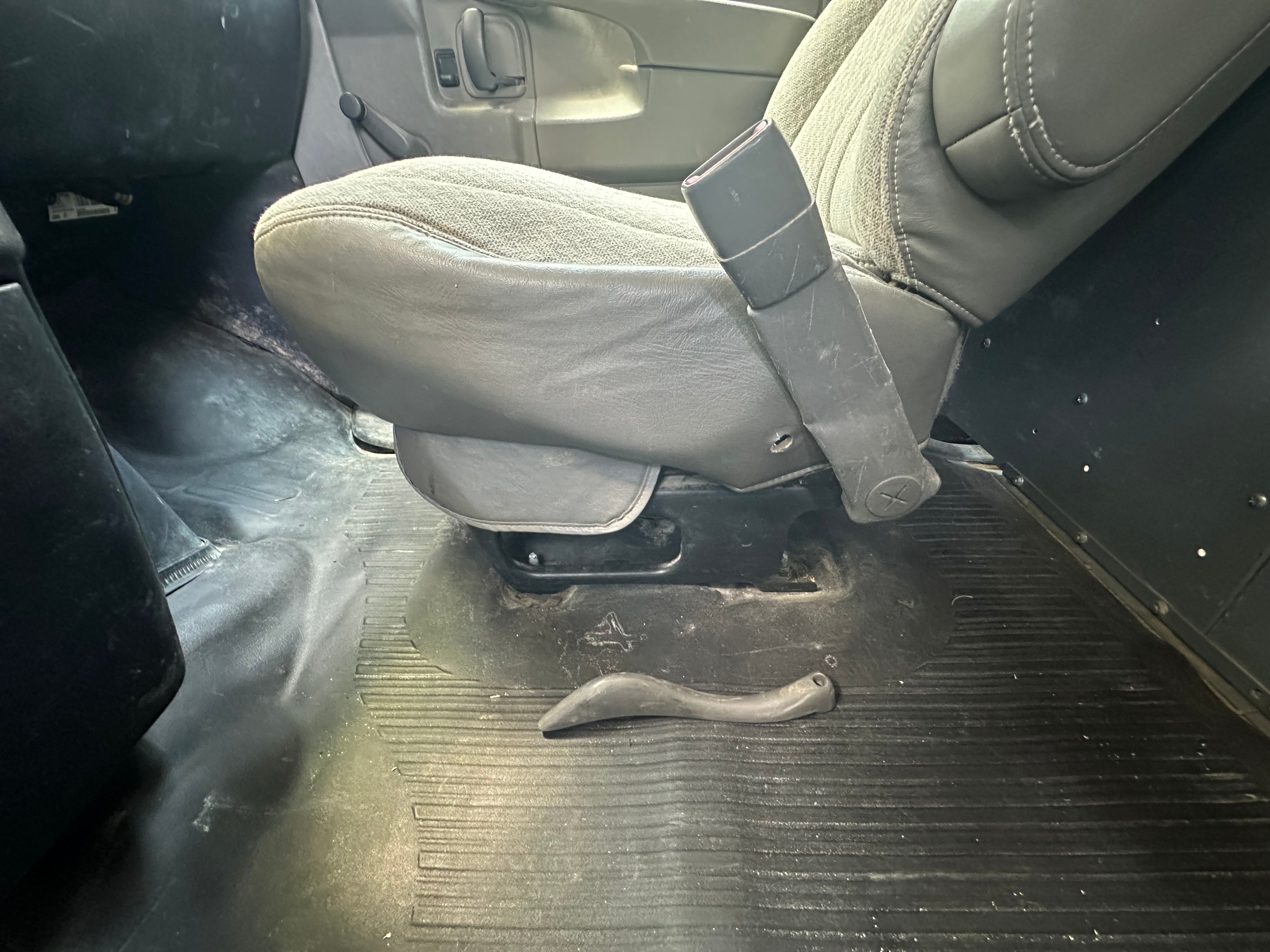 Used 2009 Chevrolet Express 2500 RWD image 10