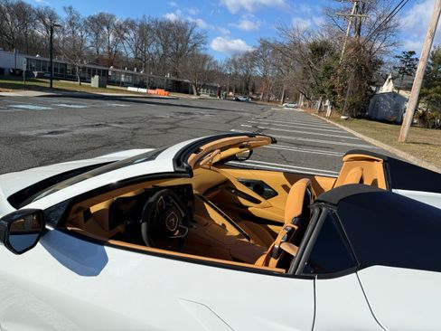 Used 2023 Chevrolet Corvette Stingray Premium Conv w/ Z51 Performance Package image 9