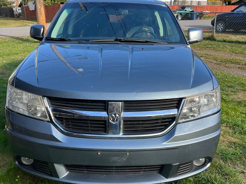 Used 2010 Dodge Journey SXT w/ Flexible Seating Group image 4