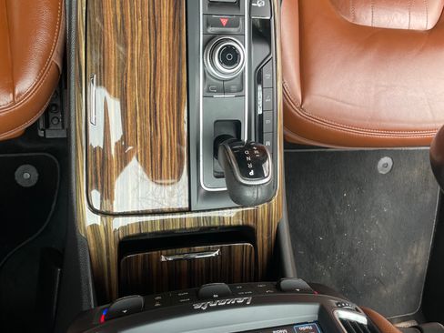 Used 2017 Maserati Levante image 23