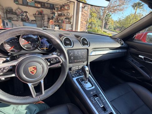Used 2022 Porsche 718 Boxster image 11