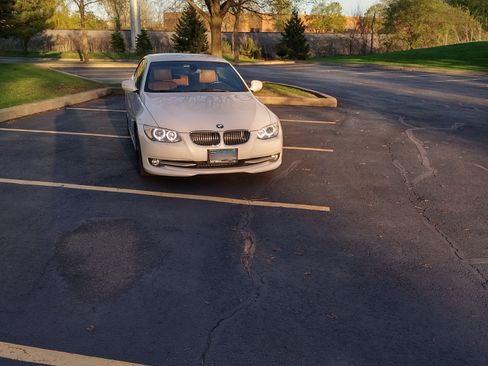 Used 2013 BMW 328i Convertible image 4