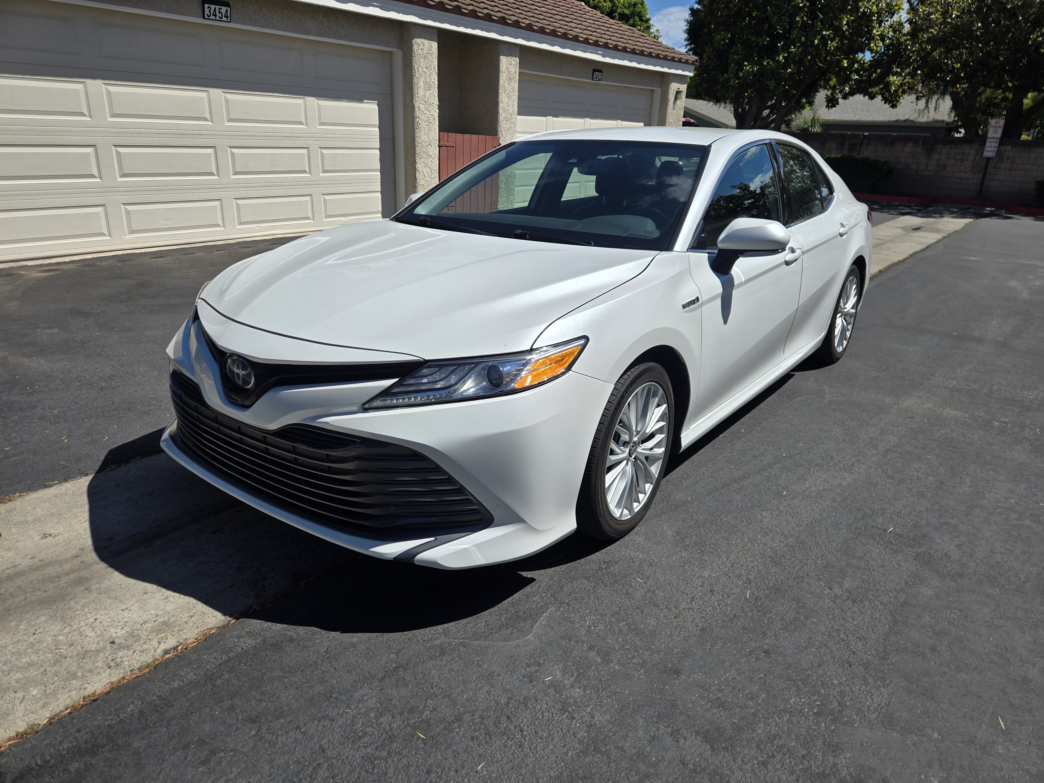 Used 2020 Toyota Camry XLE FWD image 1