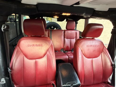 Used 2013 Jeep Wrangler Unlimited Rubicon image 6