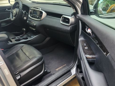 Used 2016 Kia Sorento LX w/ LX Convenience Package image 11