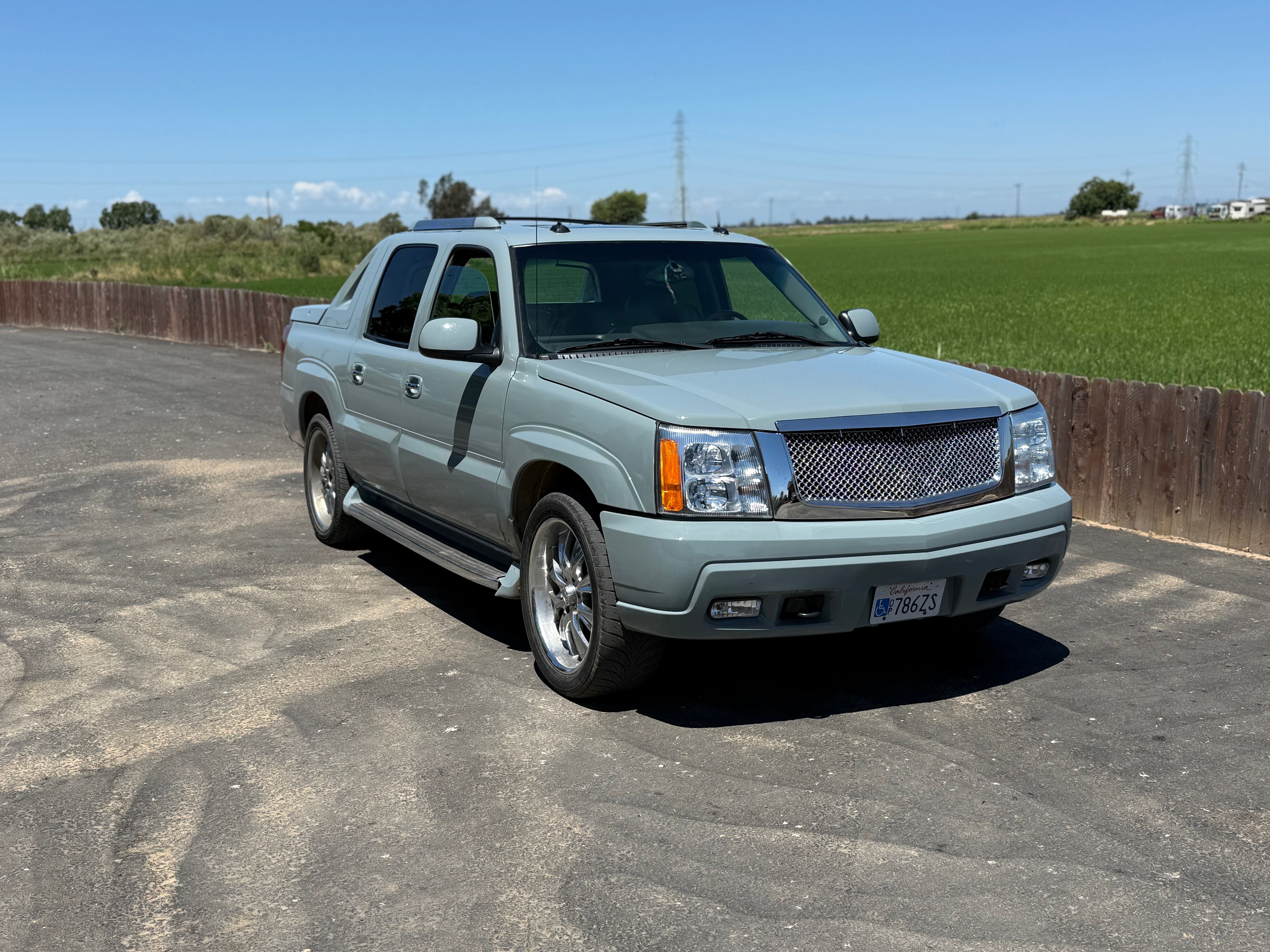 Used 2003 Cadillac Escalade EXT w/ Marketing Vehicle Package AWD/4WD image 1