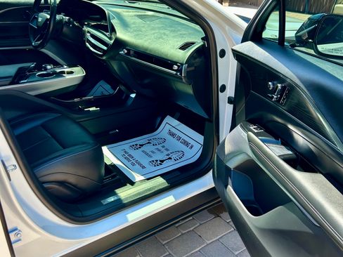 Used 2024 Cadillac Lyriq Luxury RWD image 11
