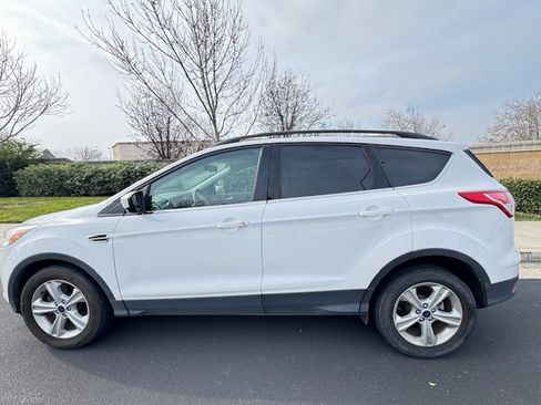 Used 2016 Ford Escape SE w/ Equipment Group 201A image 1