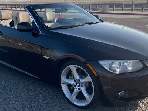 Used 2012 BMW 335i Convertible image 21