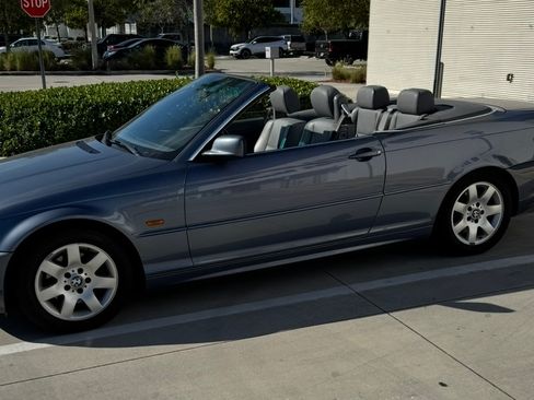 Used 2001 BMW 325Ci Convertible RWD image 2