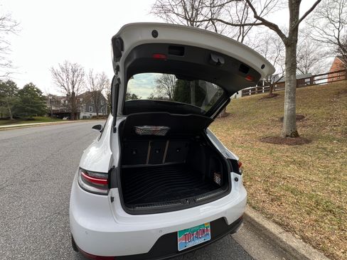 Used 2020 Porsche Macan image 18