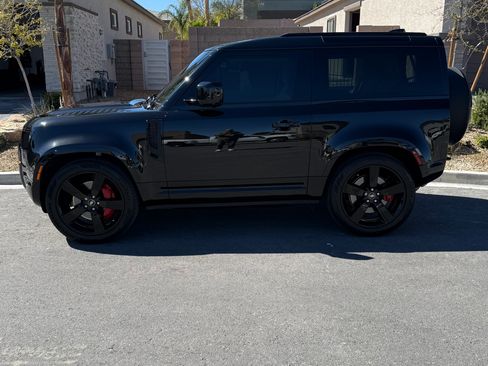 Used 2025 Land Rover Defender 90 X-Dynamic SE image 6