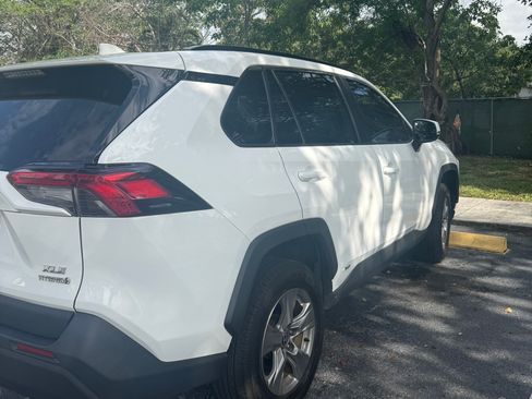 Used 2022 Toyota RAV4 XLE AWD/4WD image 5