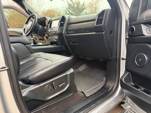 Used 2021 Ford Expedition Limited image 12