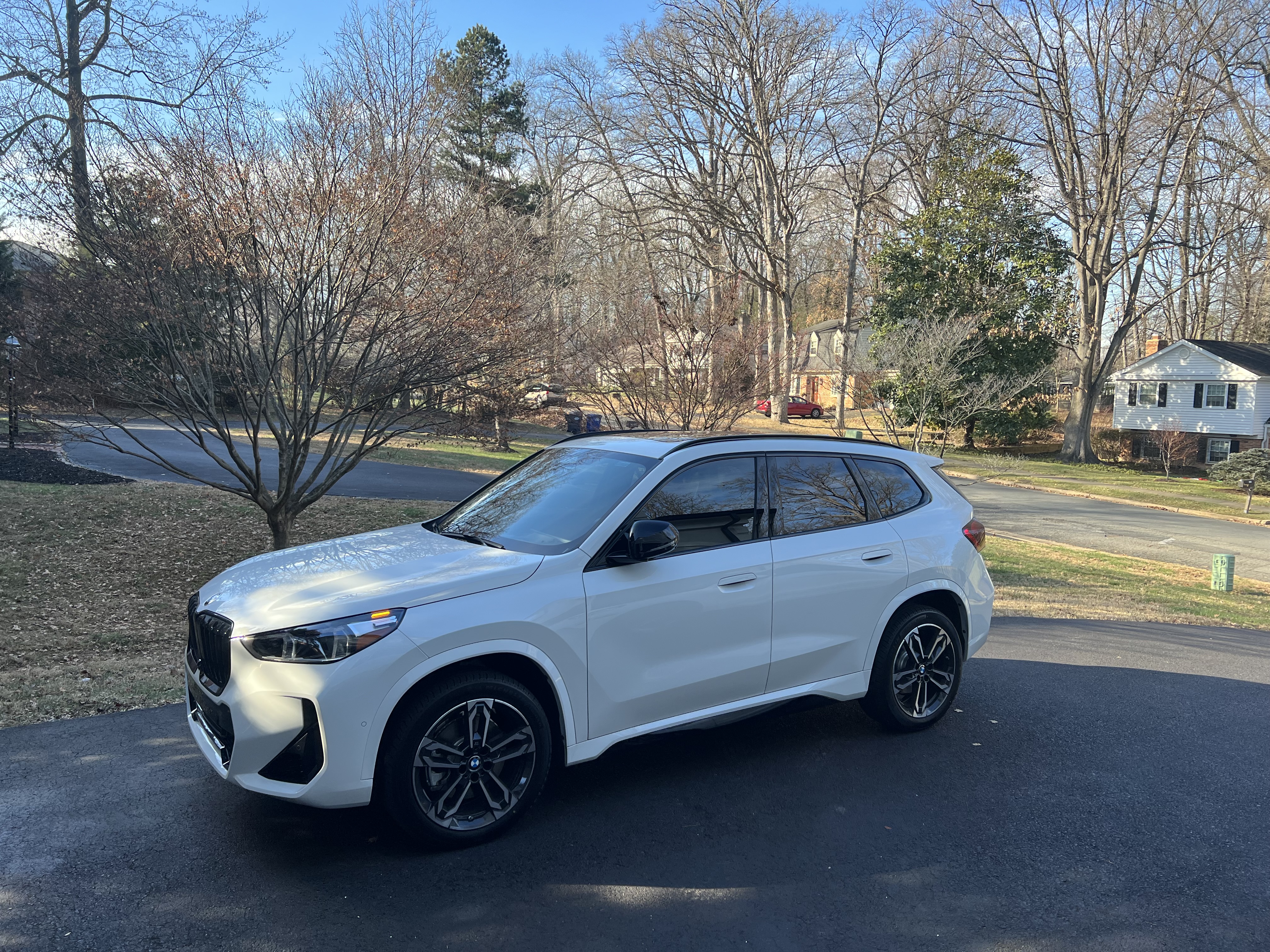Used 2023 BMW X1 xDrive28i w/ Premium Package AWD/4WD image 2