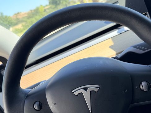 Used 2023 Tesla Model 3 Standard Range RWD image 12