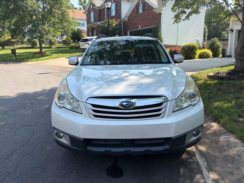 Used 2011 Subaru Outback 2.5i Premium AWD/4WD image 5