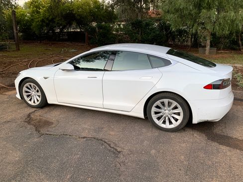Used 2016 Tesla Model S 75 image 2