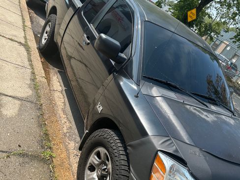 Used 2004 Nissan Titan XE w/ (PRF) Preferred Pkg image 2