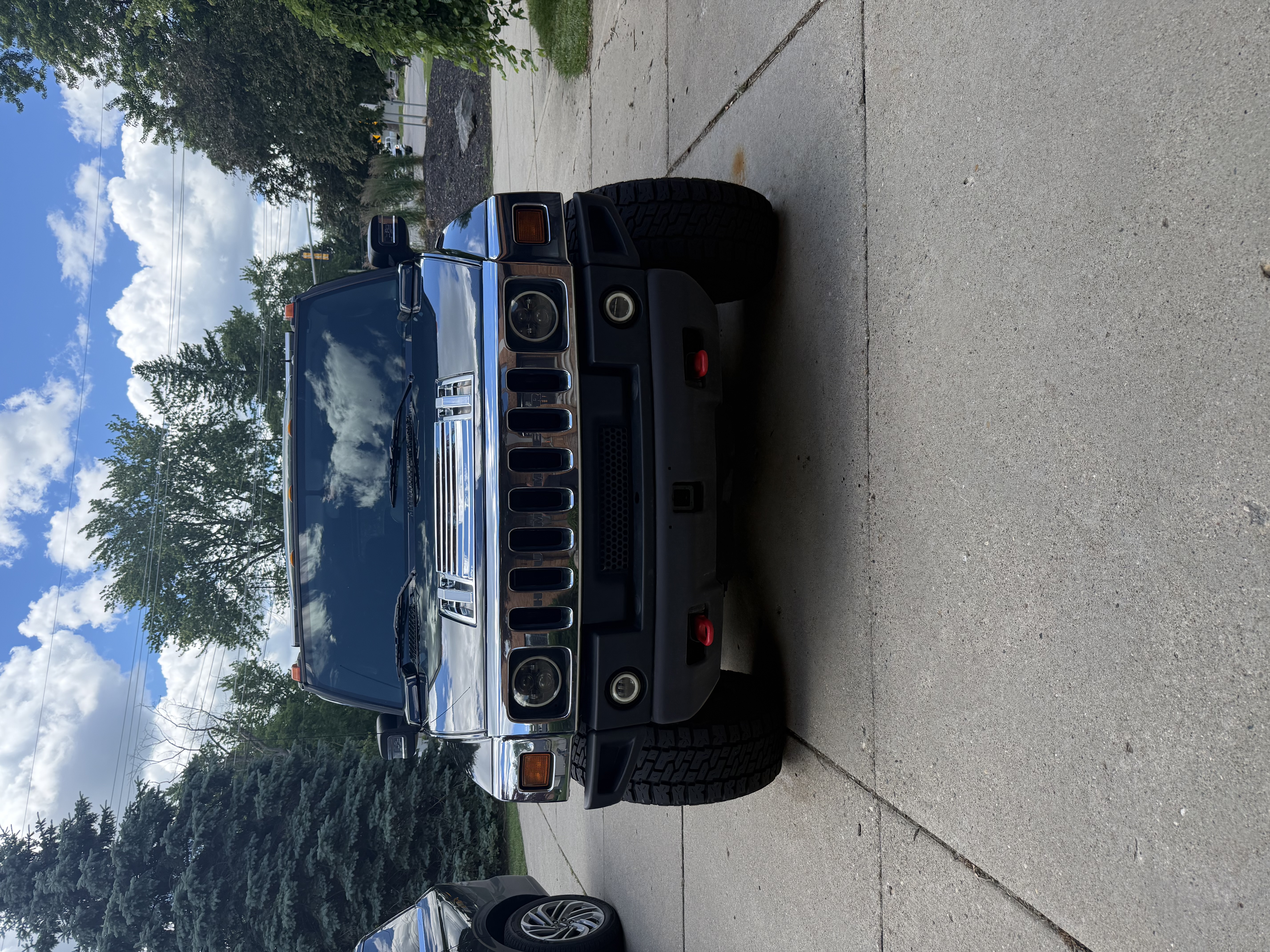 Used 2005 HUMMER H2 w/ Preferred Equipment Group AWD/4WD image 2